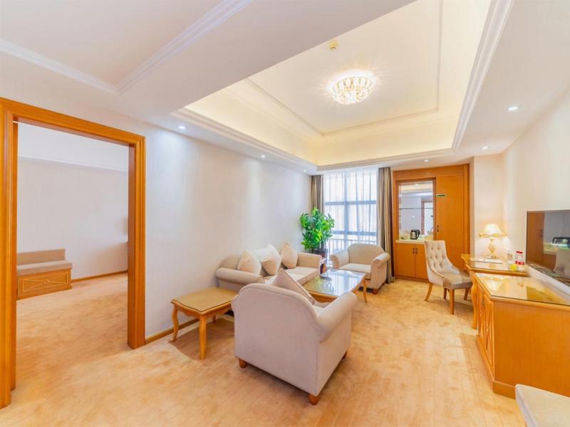 Vienna Hotel Shiyan Guangming Road Шэньчжэнь Экстерьер фото