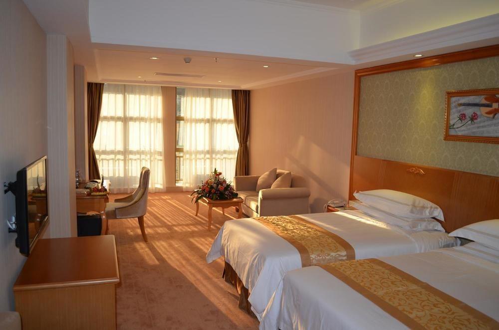 Vienna Hotel Shiyan Guangming Road Шэньчжэнь Экстерьер фото